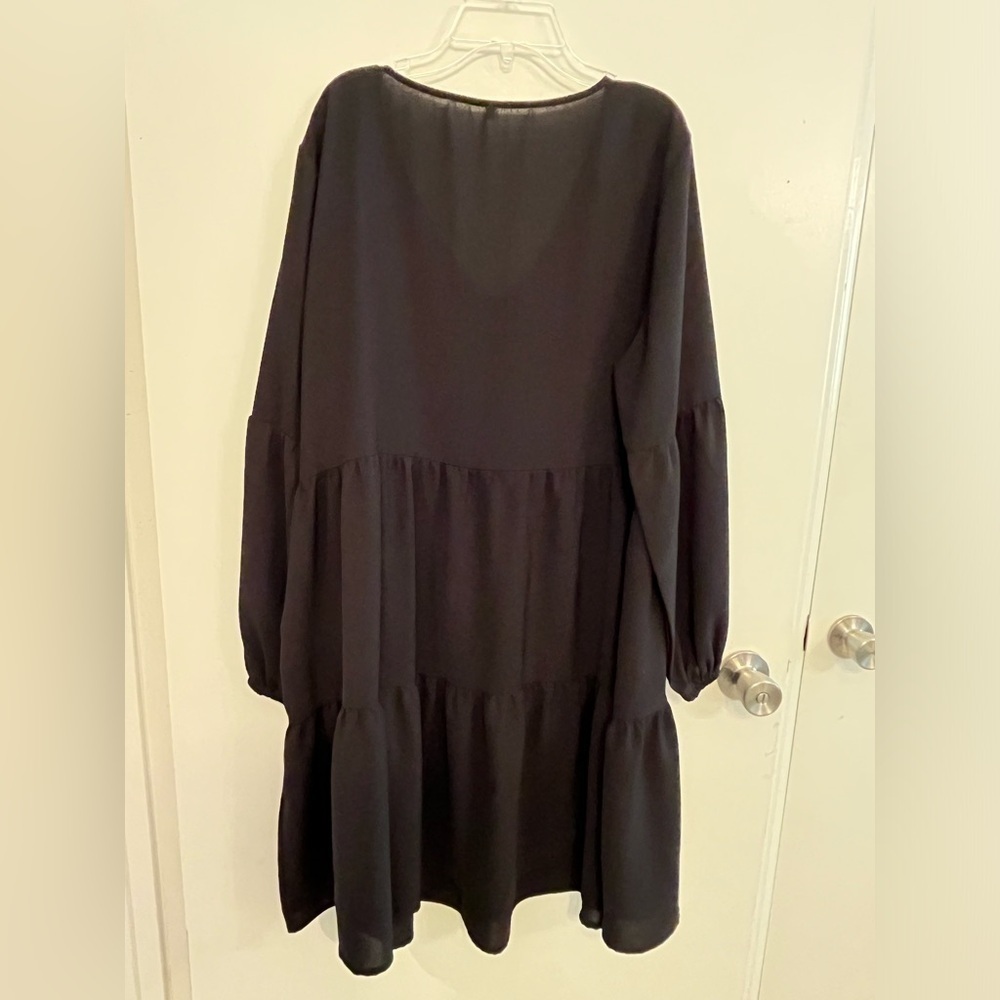 Women’s loose fit, v neck dress, size large, black - Picture 9 of 9